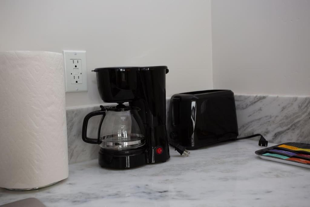 | Luxurious Studio in Heart of San Diego w Cali King