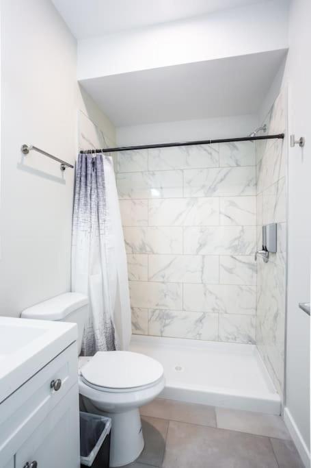 | Luxurious Studio in Heart of San Diego w Cali King