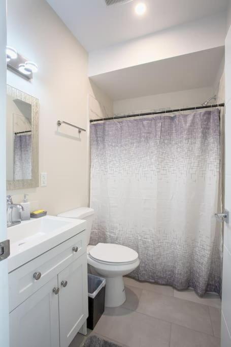 | Luxurious Studio in Heart of San Diego w Cali King