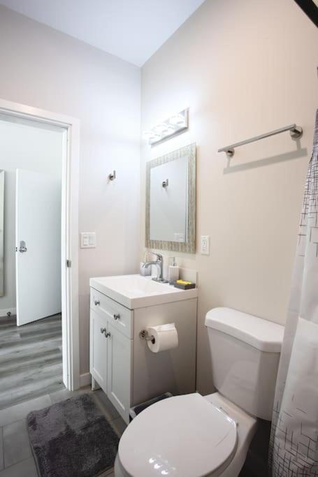 | Luxurious Studio in Heart of San Diego w Cali King