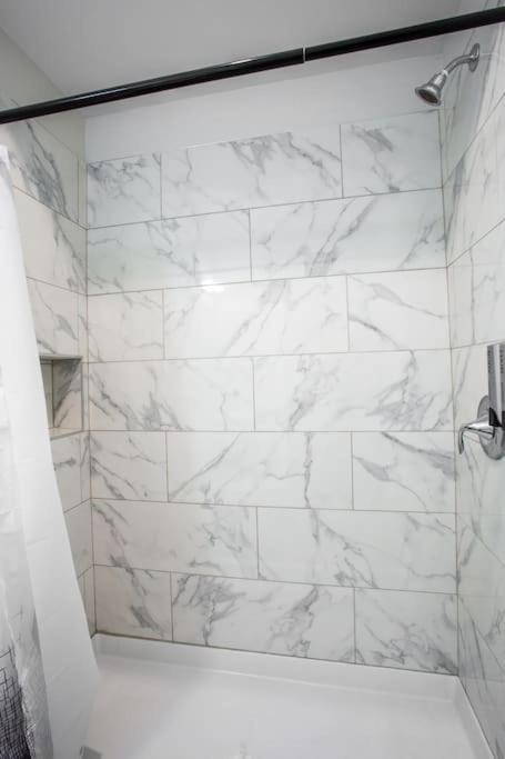 | Luxurious Studio in Heart of San Diego w Cali King