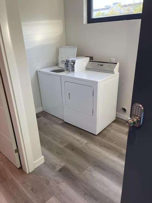 | Luxurious Studio in Heart of San Diego w Cali King