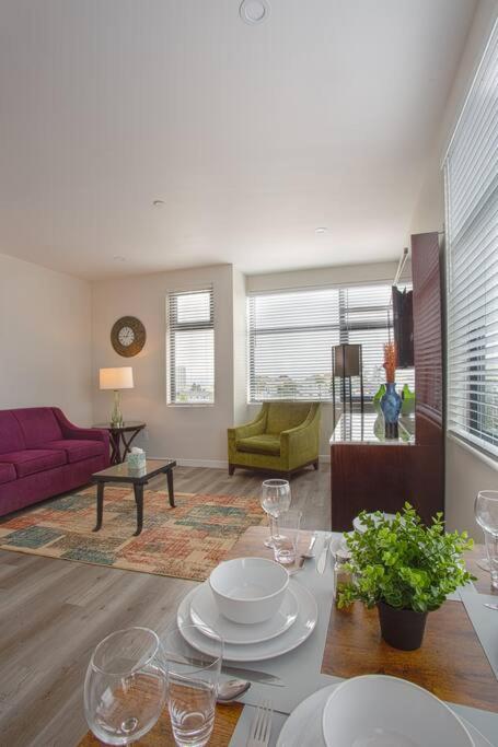 | One Bedroom Apartment with Luxurious Furnitures