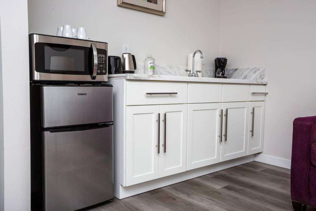 | One Bedroom Apartment with Luxurious Furnitures