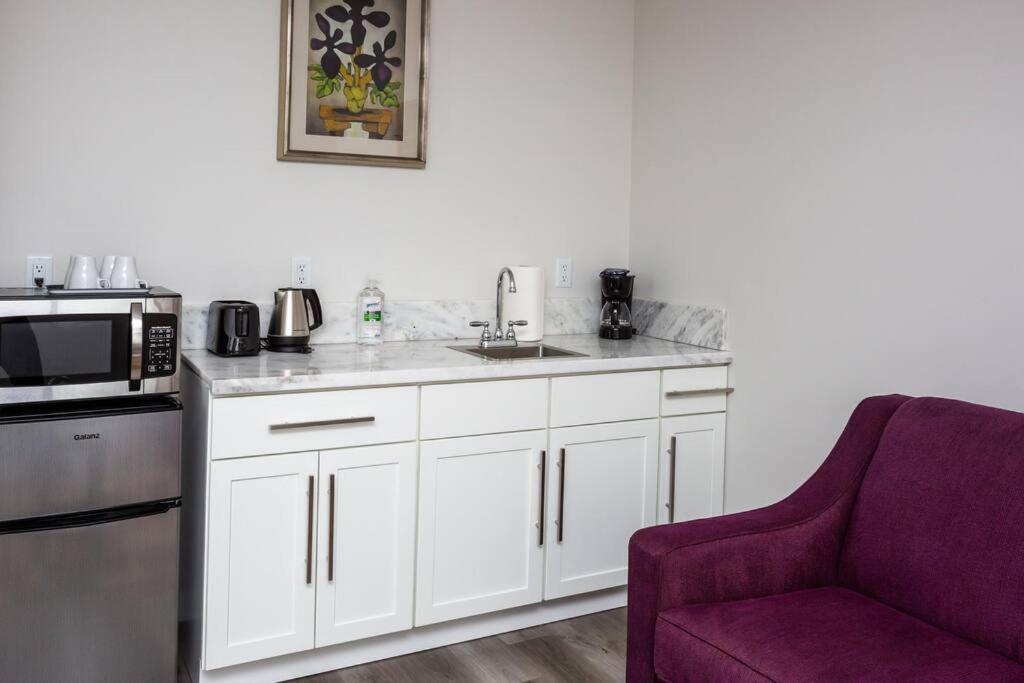| One Bedroom Apartment with Luxurious Furnitures