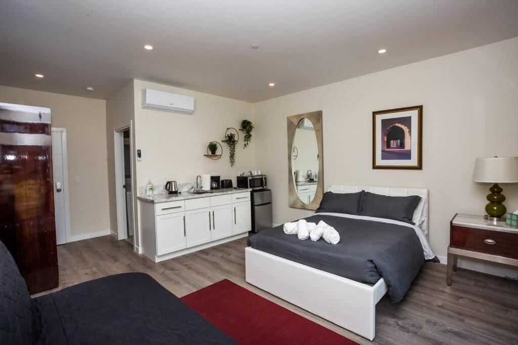  | Steps to Balboa Park- Brand New Apt - Cozy Studio