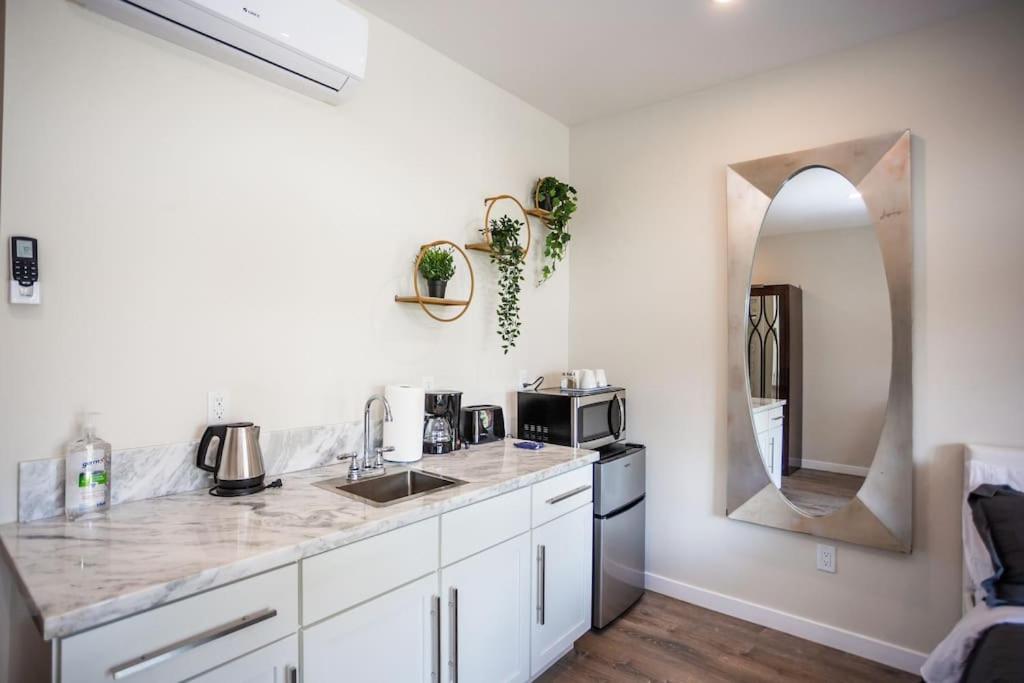  | Steps to Balboa Park- Brand New Apt - Cozy Studio