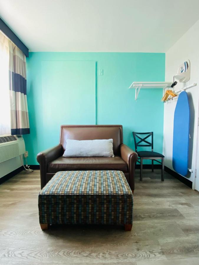 Superior King Suite - Non smoking at Rodeway Inn Old Town Scottsdale