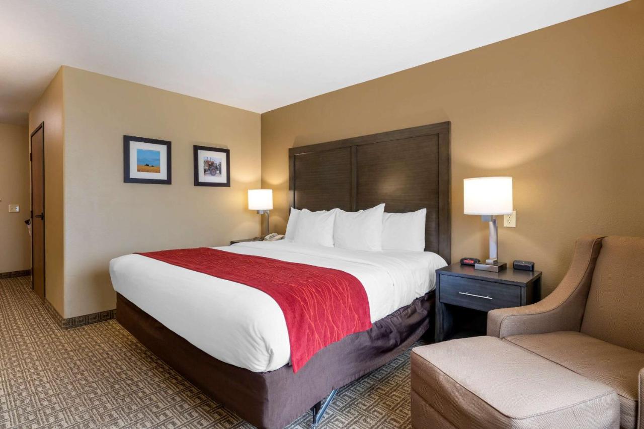 King Room - Accessible/Non-Smoking at Comfort Inn & Suites Ponca City near Marland Mansion