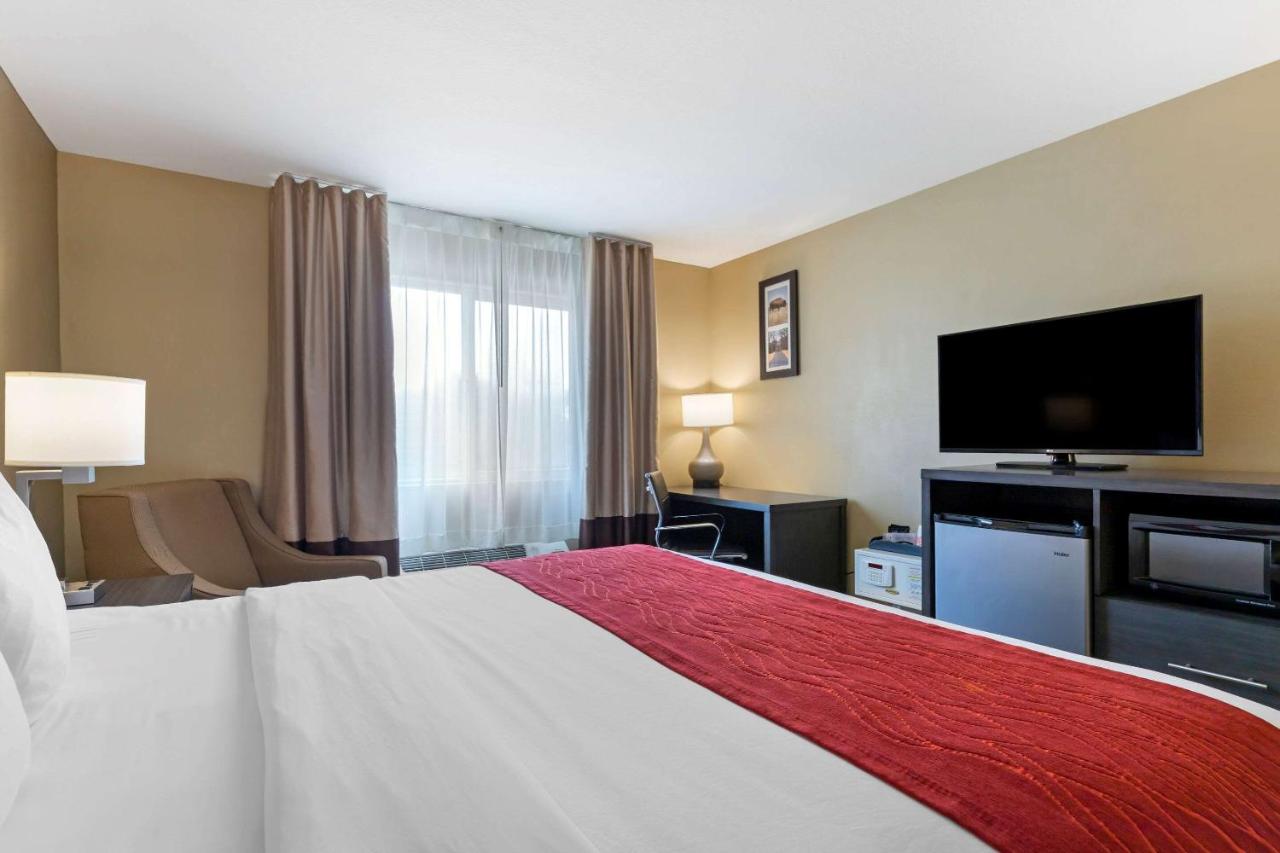 King Room - Accessible/Non-Smoking at Comfort Inn & Suites Ponca City near Marland Mansion