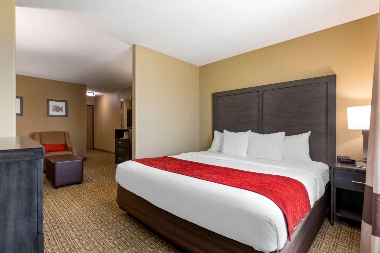 King Suite - Non-Smoking at Comfort Inn & Suites Ponca City near Marland Mansion