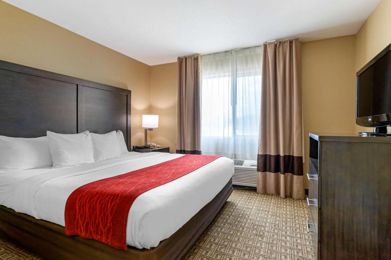 King Suite - Non-Smoking at Comfort Inn & Suites Ponca City near Marland Mansion