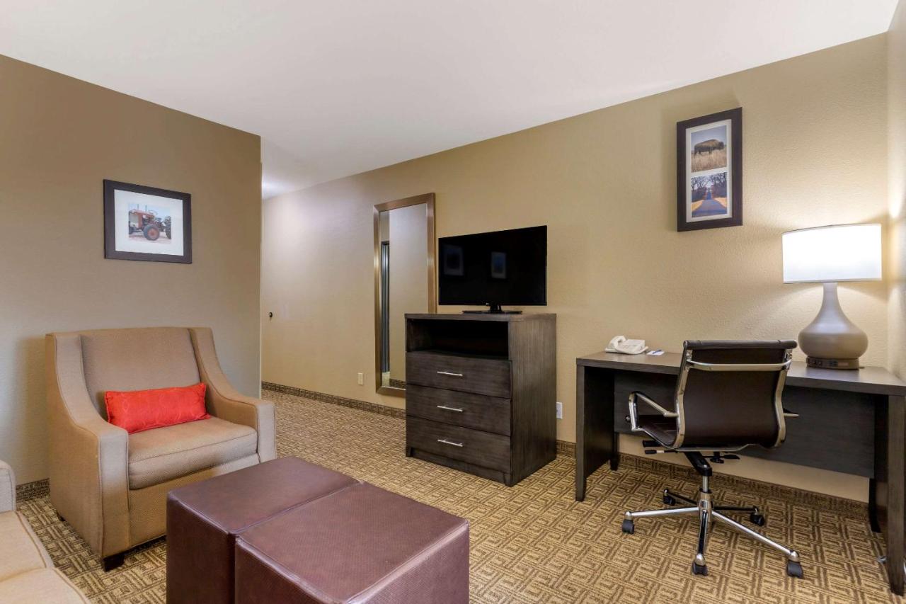 King Suite - Non-Smoking at Comfort Inn & Suites Ponca City near Marland Mansion