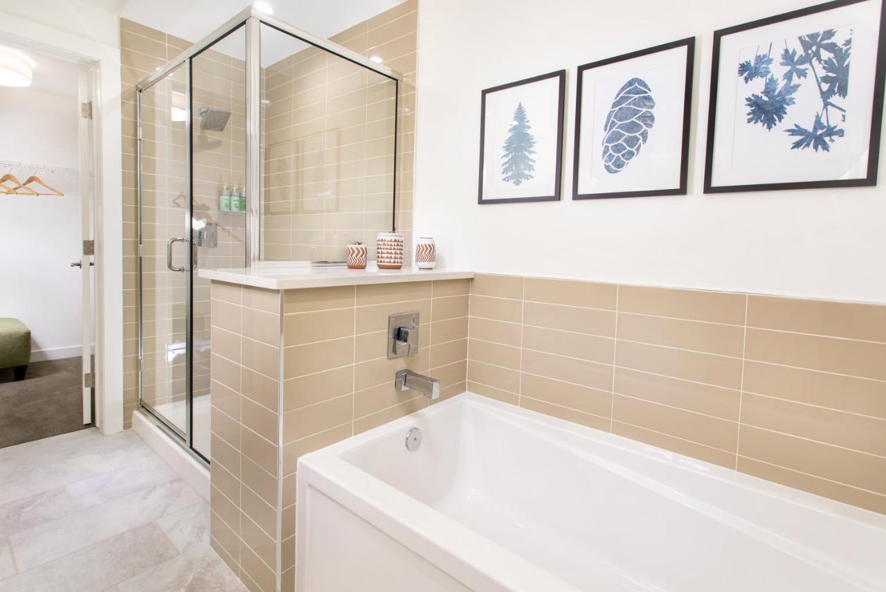 Three-Bedroom Suite at One Lakeside