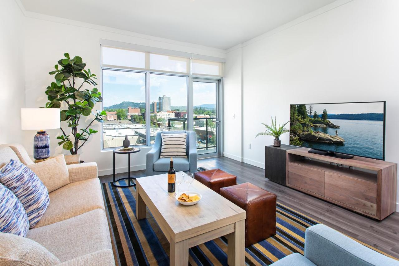 Deluxe Queen Suite at One Lakeside