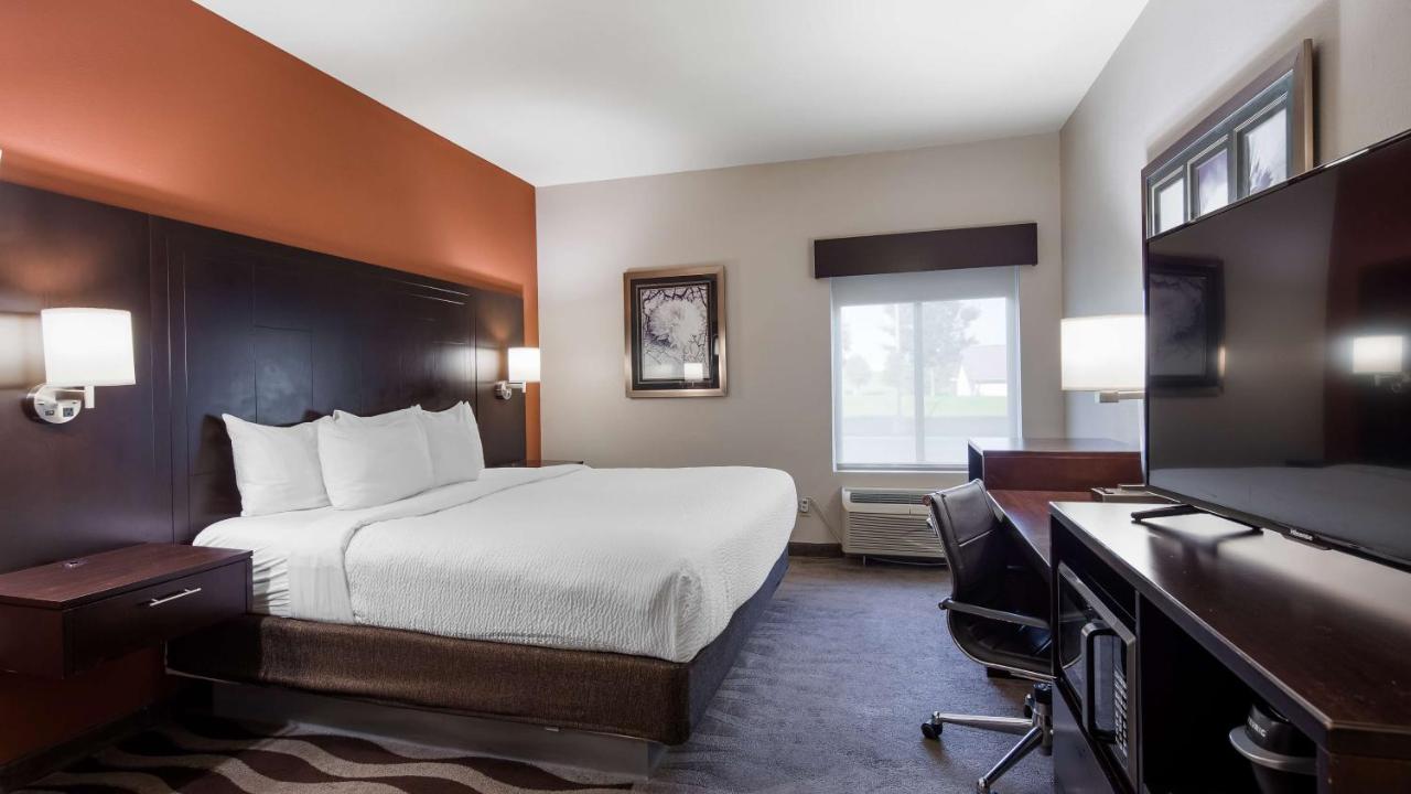  | Best Western Plus Lee's Summit Hotel & Suites