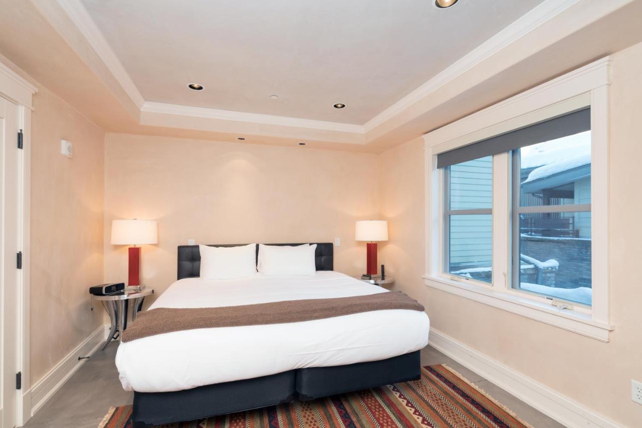 Apartment with Balcony at Element 52, Auberge Collection