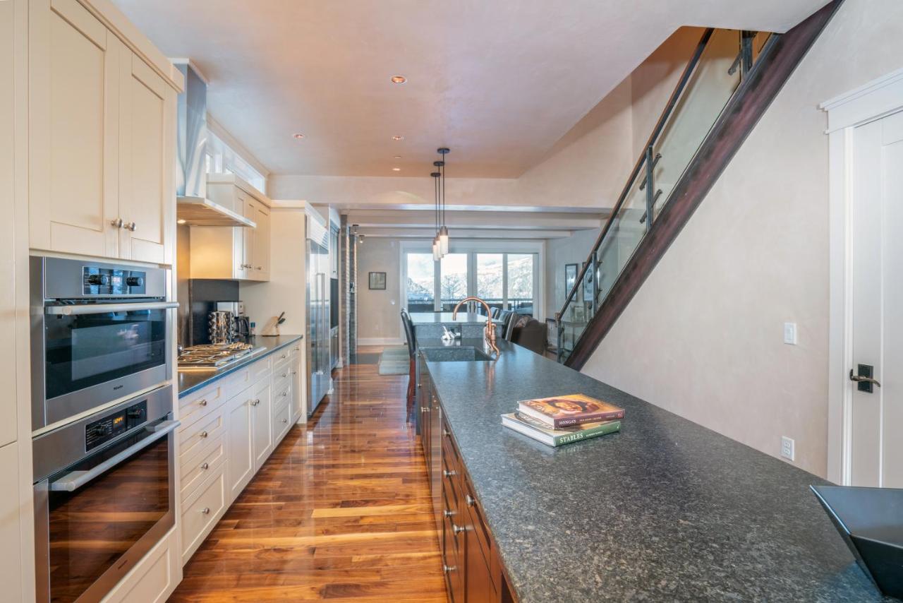 Apartment with Balcony at Element 52, Auberge Collection