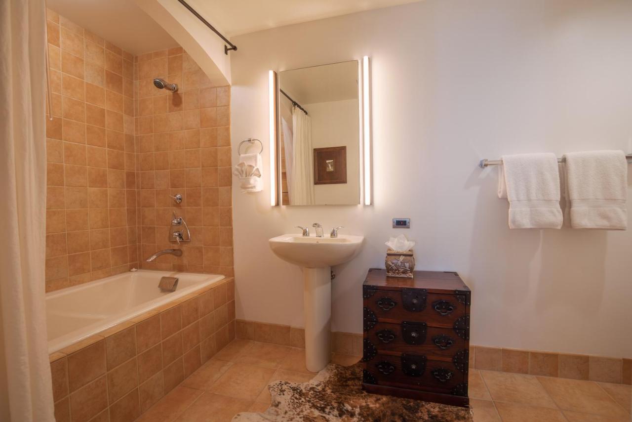 Single Room at Element 52, Auberge Collection