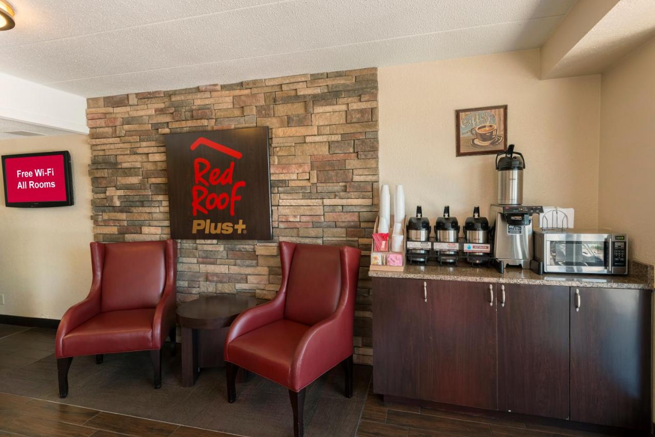 | Red Roof Inn PLUS+ St. Louis - Forest Park / Hampton Ave.