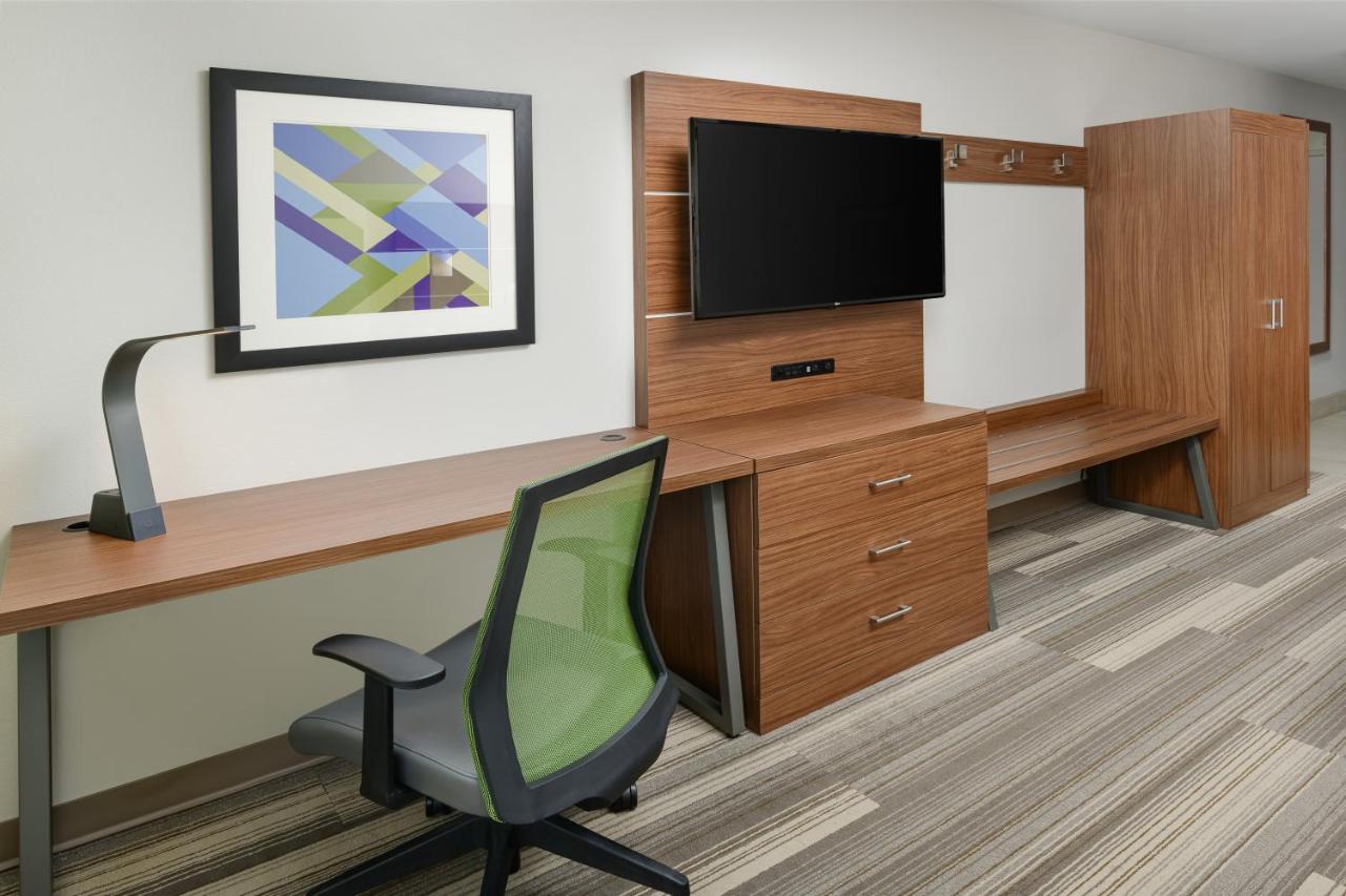  | Holiday Inn Express Hotel & Suites Tullahoma