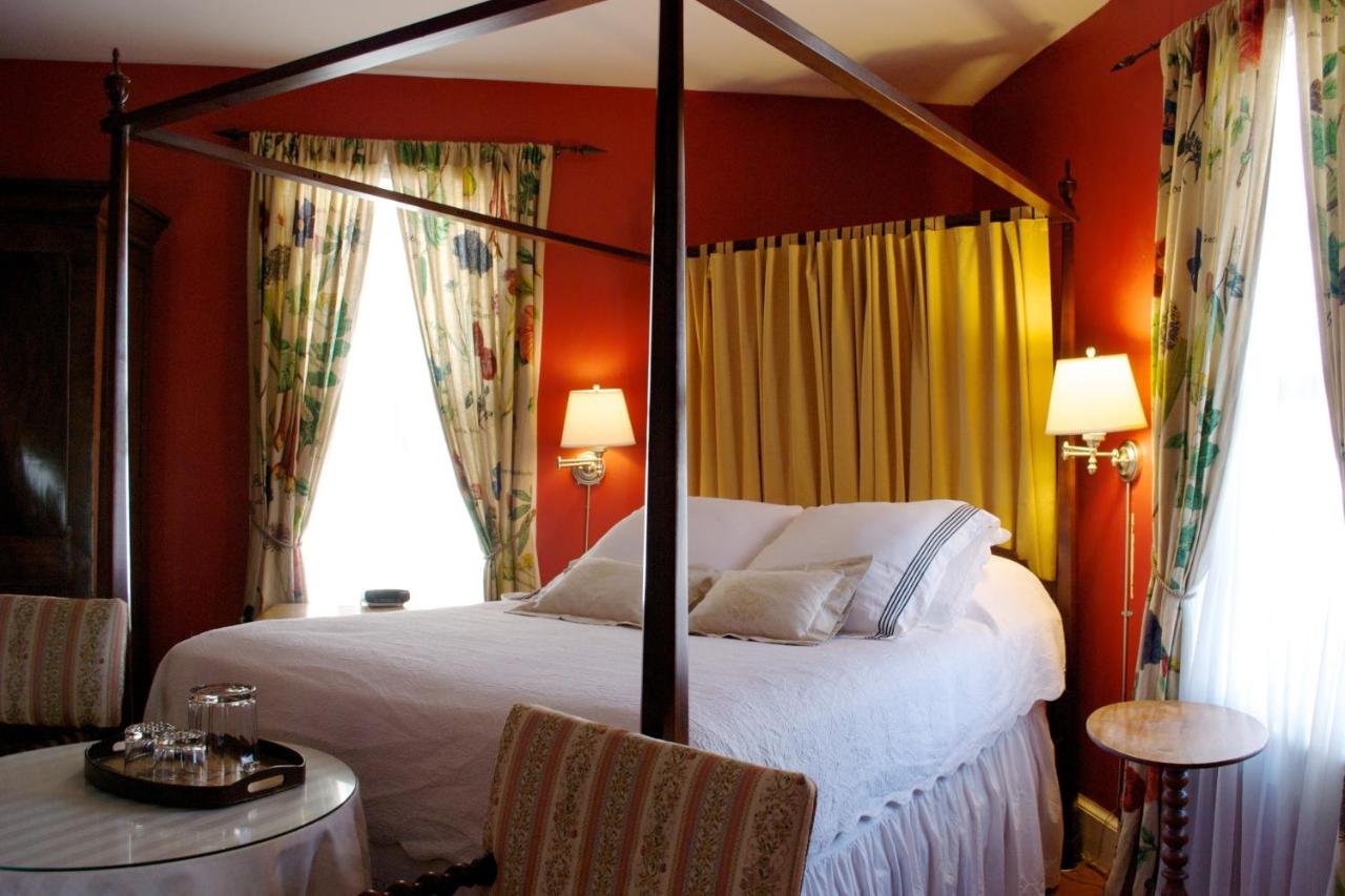 | 200 South Street Inn