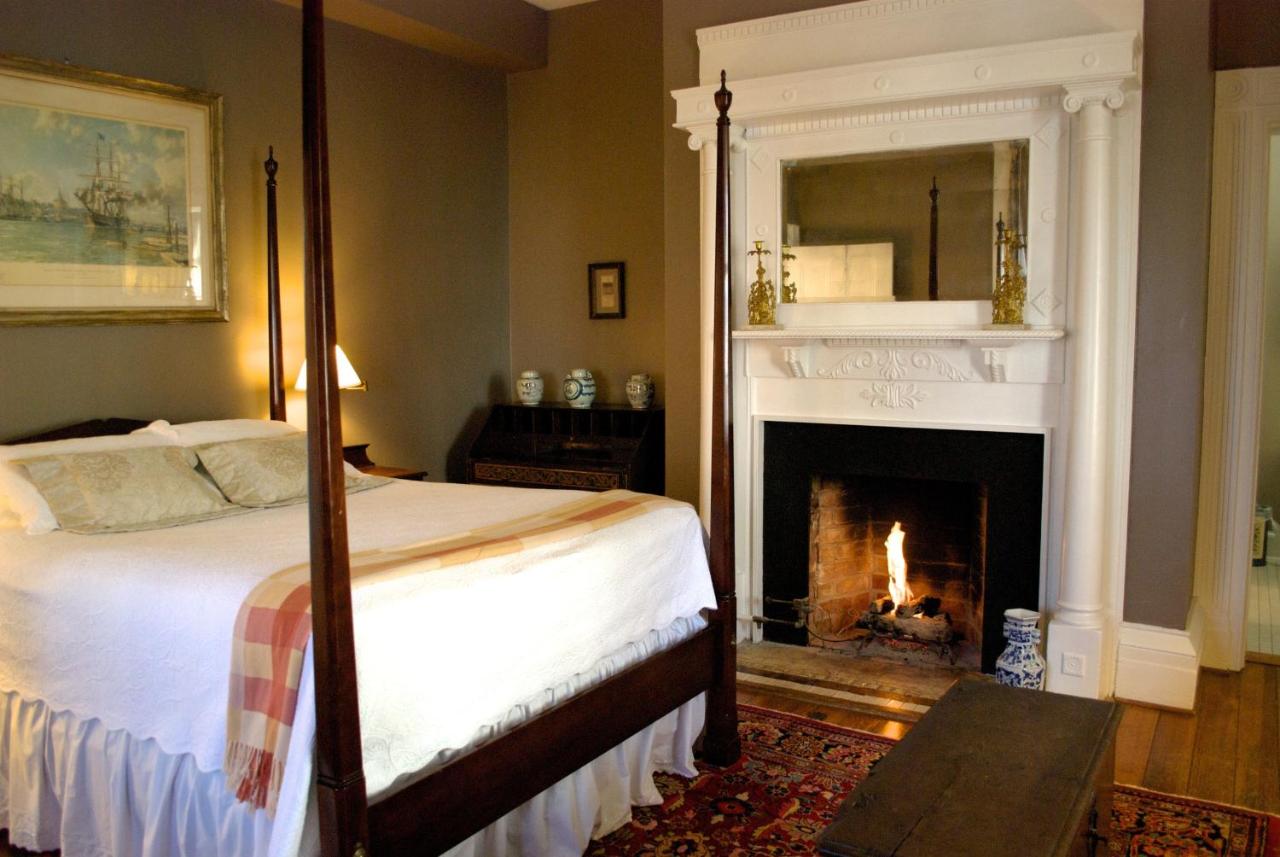 | 200 South Street Inn