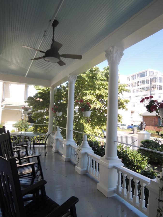 | 200 South Street Inn