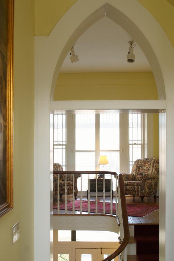 | 200 South Street Inn