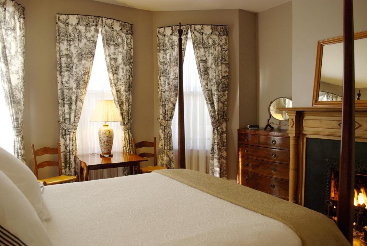 | 200 South Street Inn
