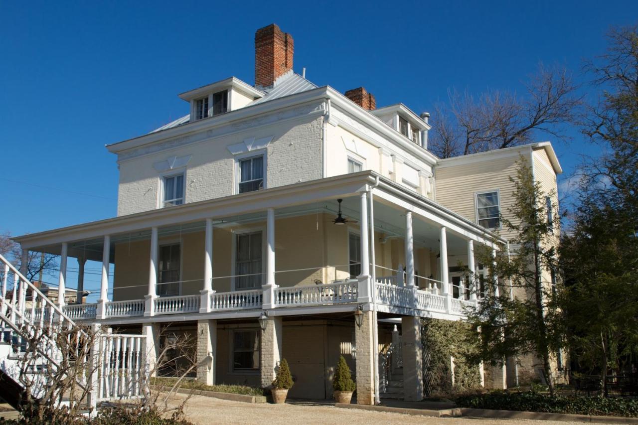  | 200 South Street Inn
