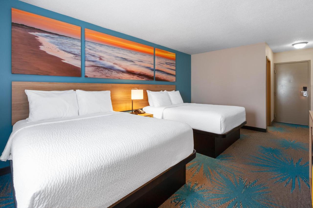 Queen Room with Two Queen Beds - Non-Smoking at Days Inn by Wyndham Sandusky / Cedar Point