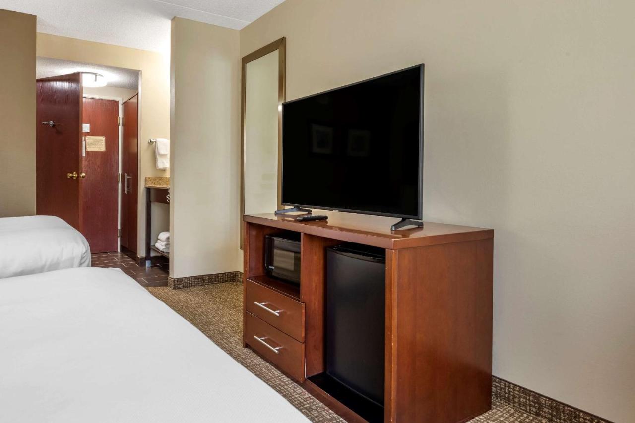 Standard Double Room with Two Double Beds at Comfort Inn Meadowlands
