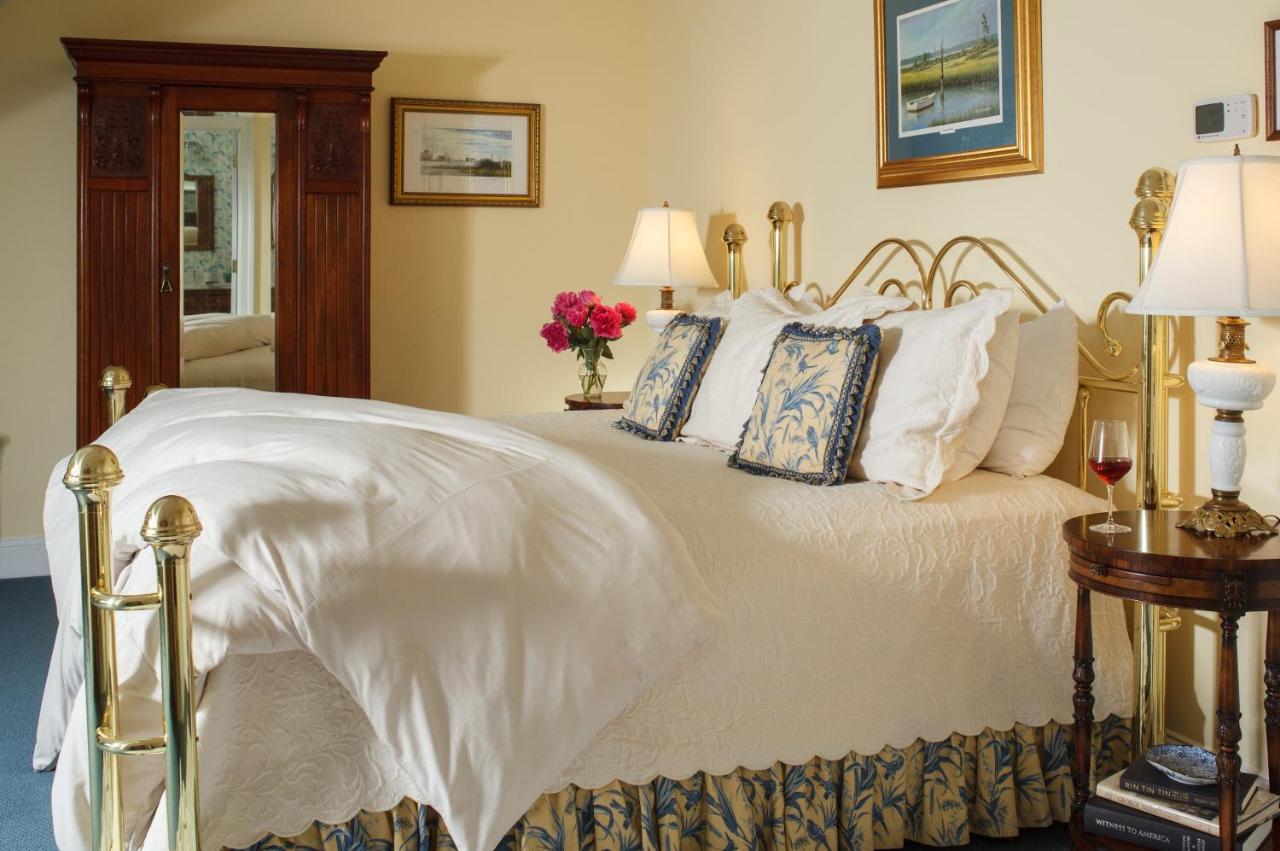| Inn at Warner Hall