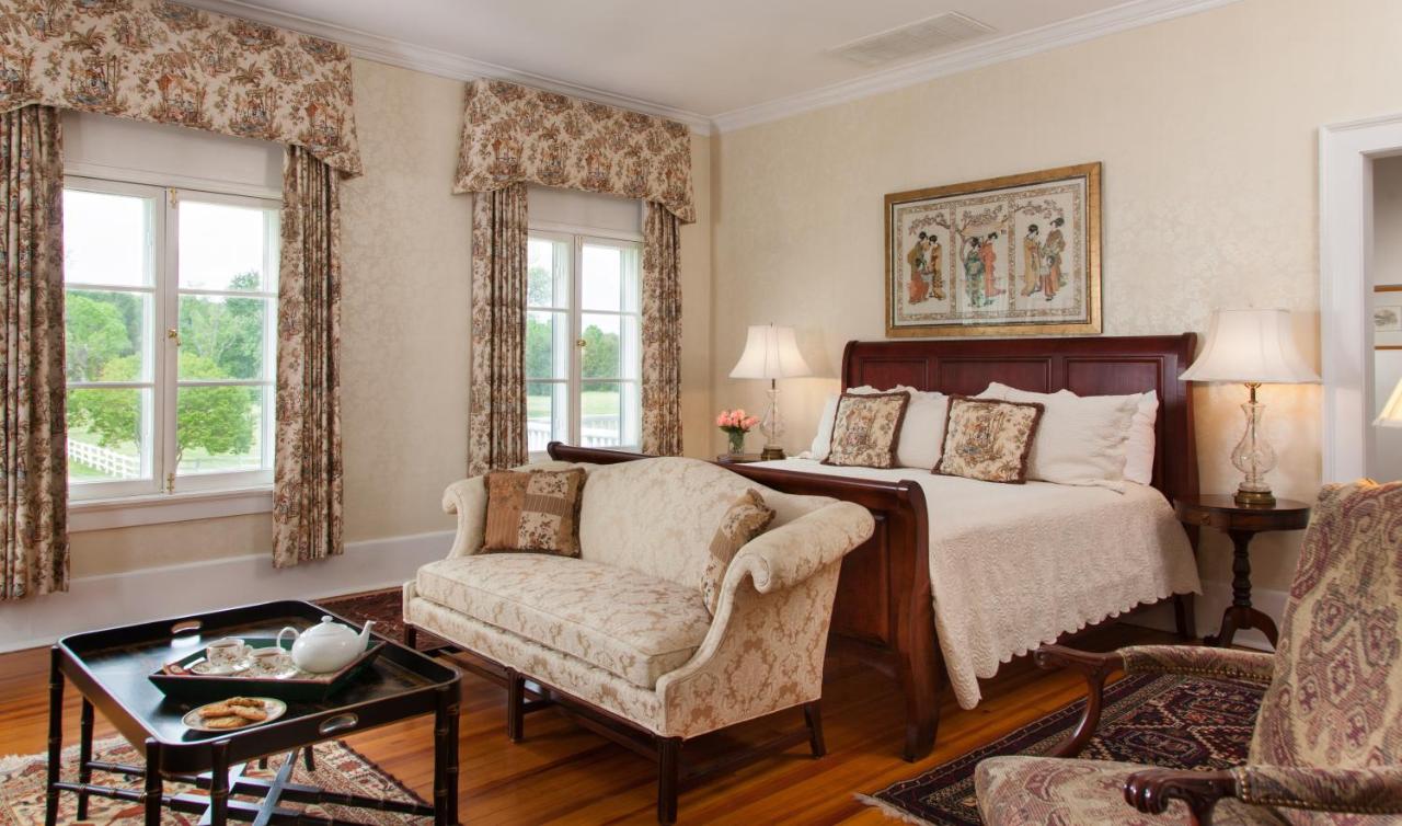 | Inn at Warner Hall