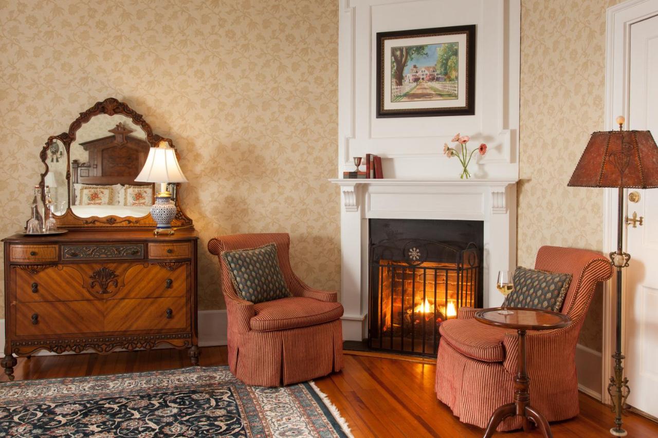 | Inn at Warner Hall