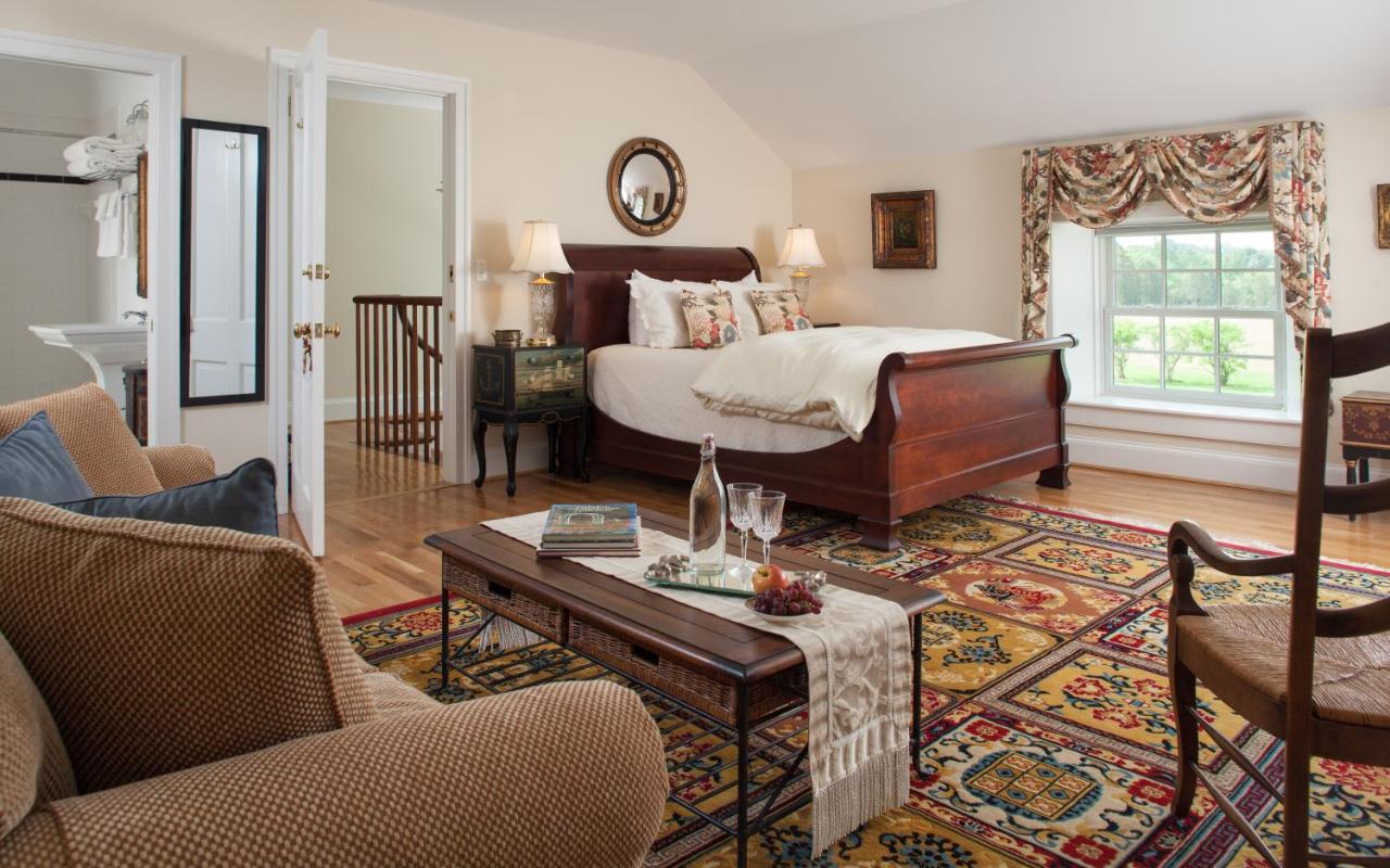| Inn at Warner Hall