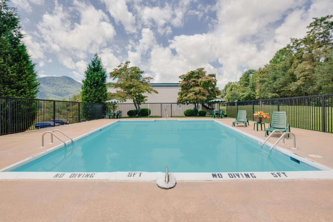 | Days Inn by Wyndham Asheville West