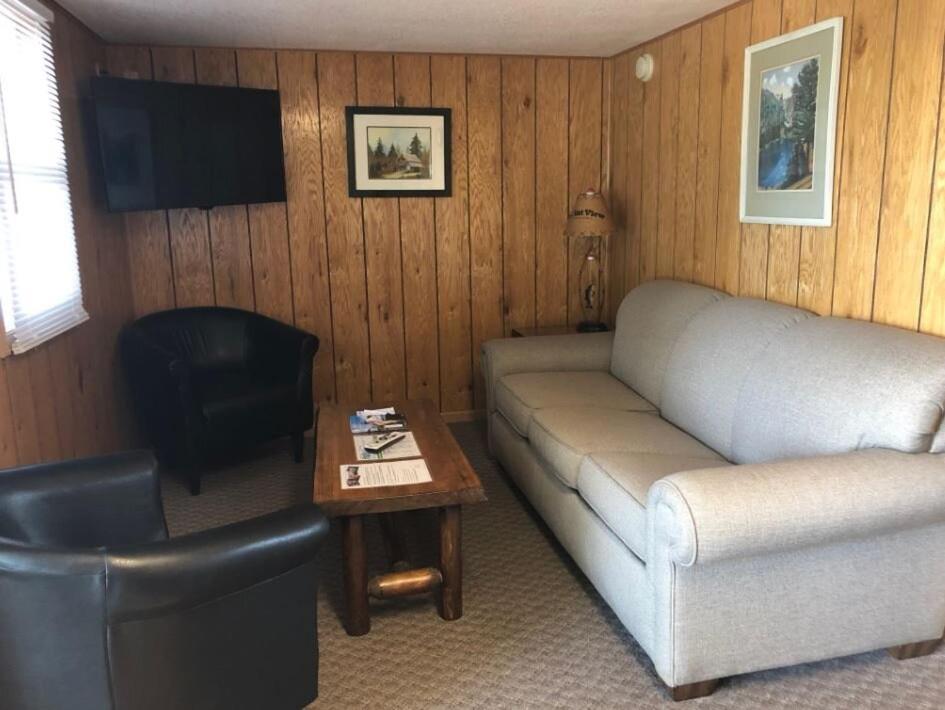 Two-Bedroom Deluxe Cabin at Point View Resort