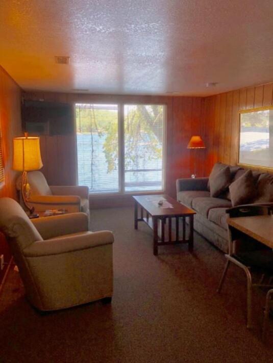 Two-Bedroom Deluxe Cabin at Point View Resort