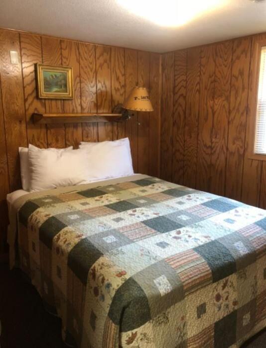 Two-Bedroom Deluxe Cabin at Point View Resort