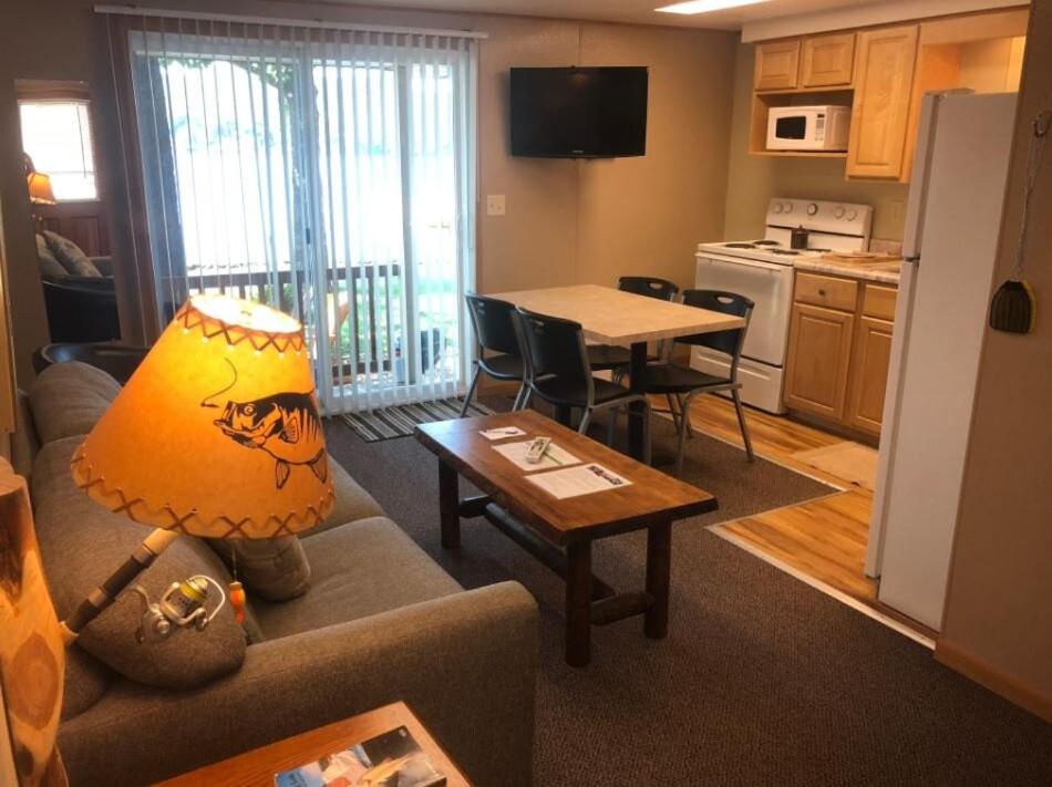 Two-Bedroom Deluxe Cabin at Point View Resort
