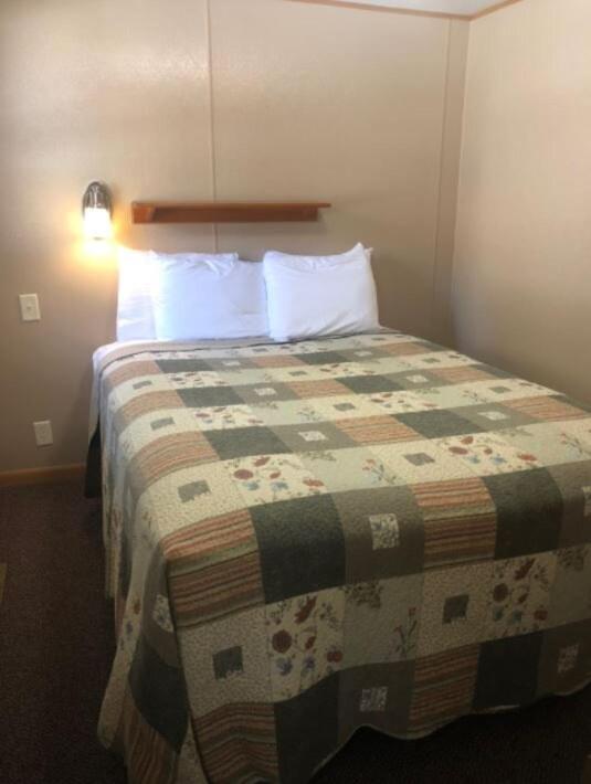 Two-Bedroom Deluxe Cabin at Point View Resort