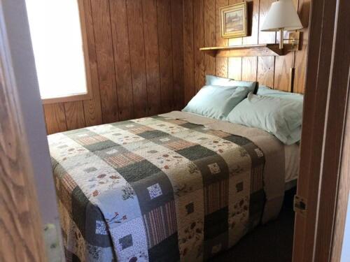 Two-Bedroom Deluxe Cabin at Point View Resort