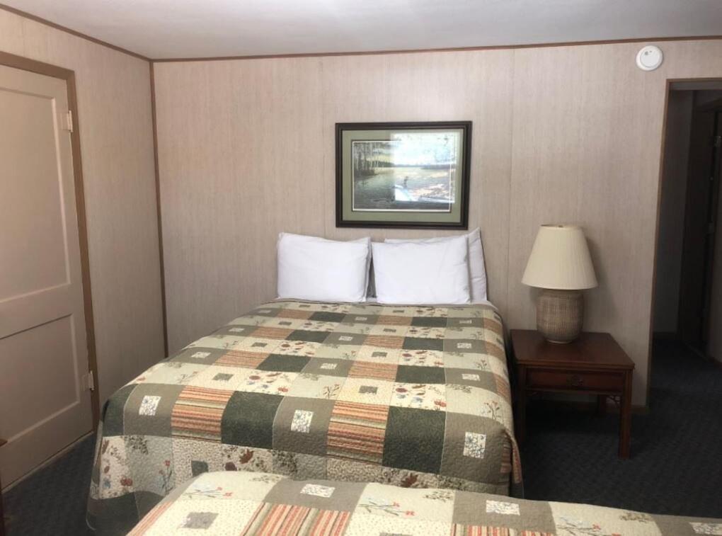 Four-Bedroom Lodge at Point View Resort