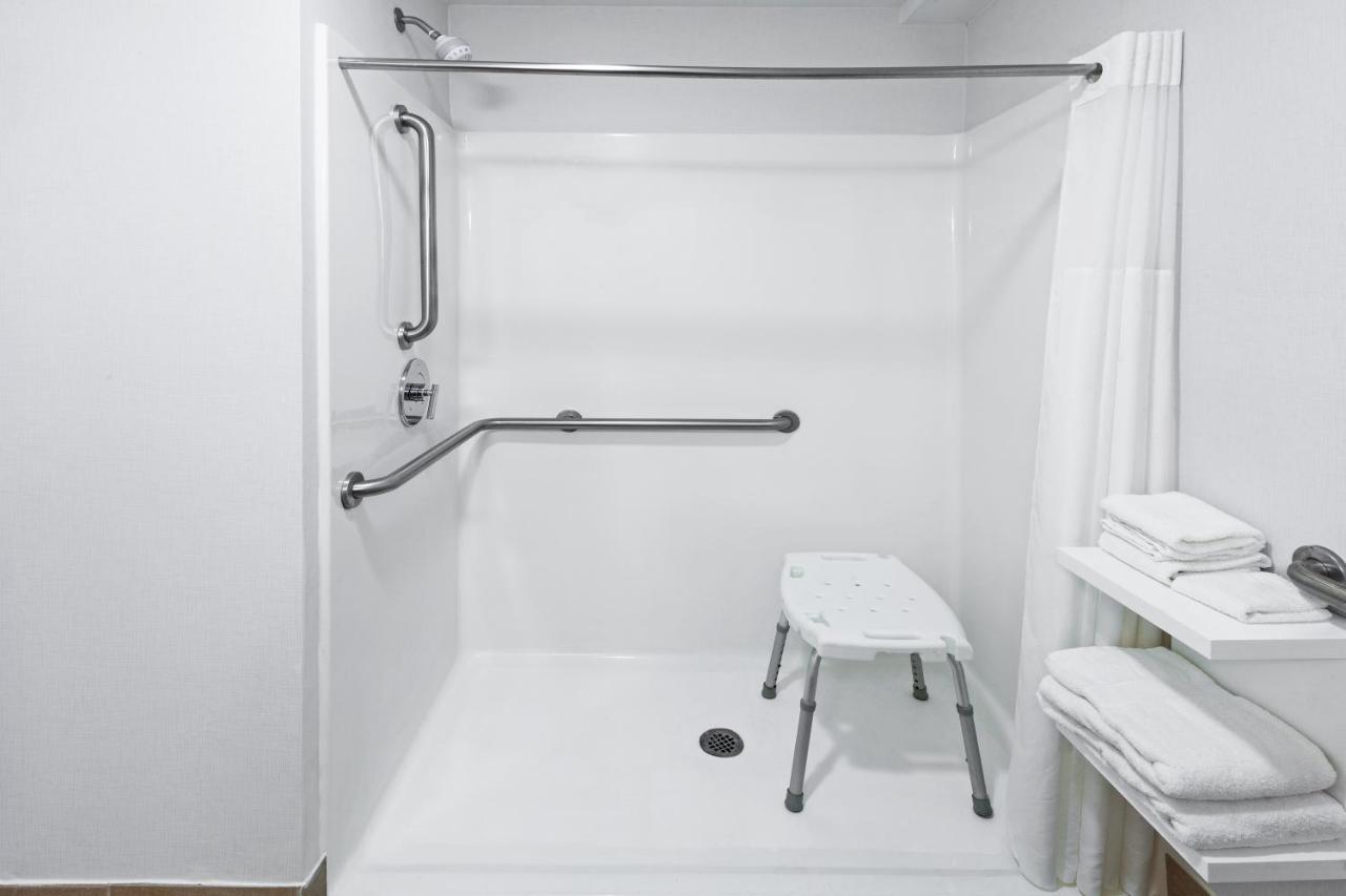 King Room with Roll-In Shower - Accessible/Non Smoking at Comfort Inn Sherman - Denison Area
