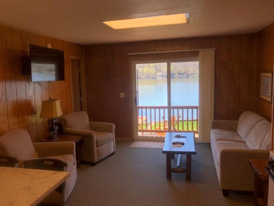 Three-Bedroom Deluxe Cabin at Point View Resort