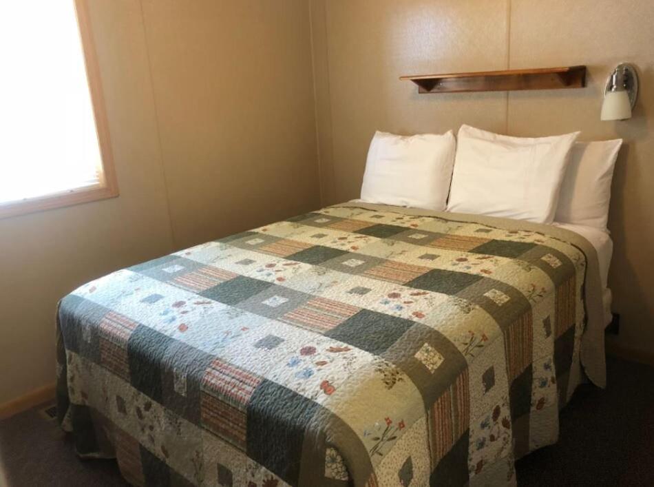 Three-Bedroom Deluxe Cabin at Point View Resort