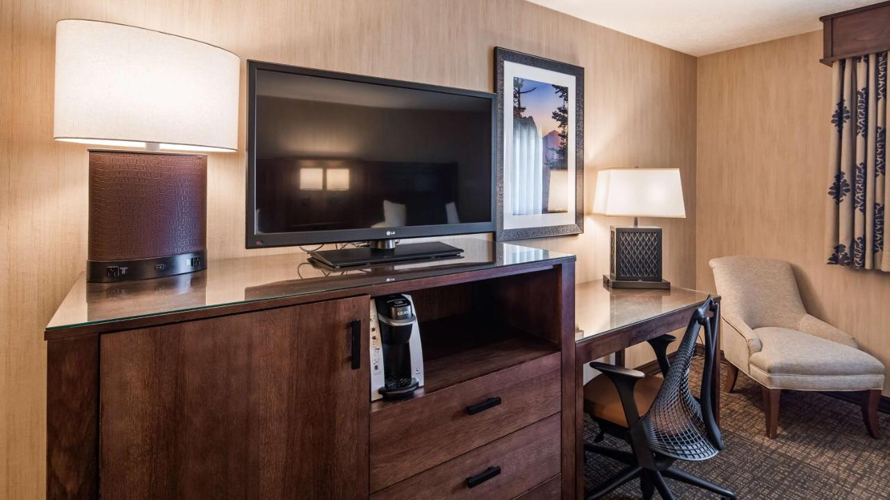 Queen Room with Two Queen Beds - Non-Smoking at Best Western Plus Flathead Lake Inn And Suites