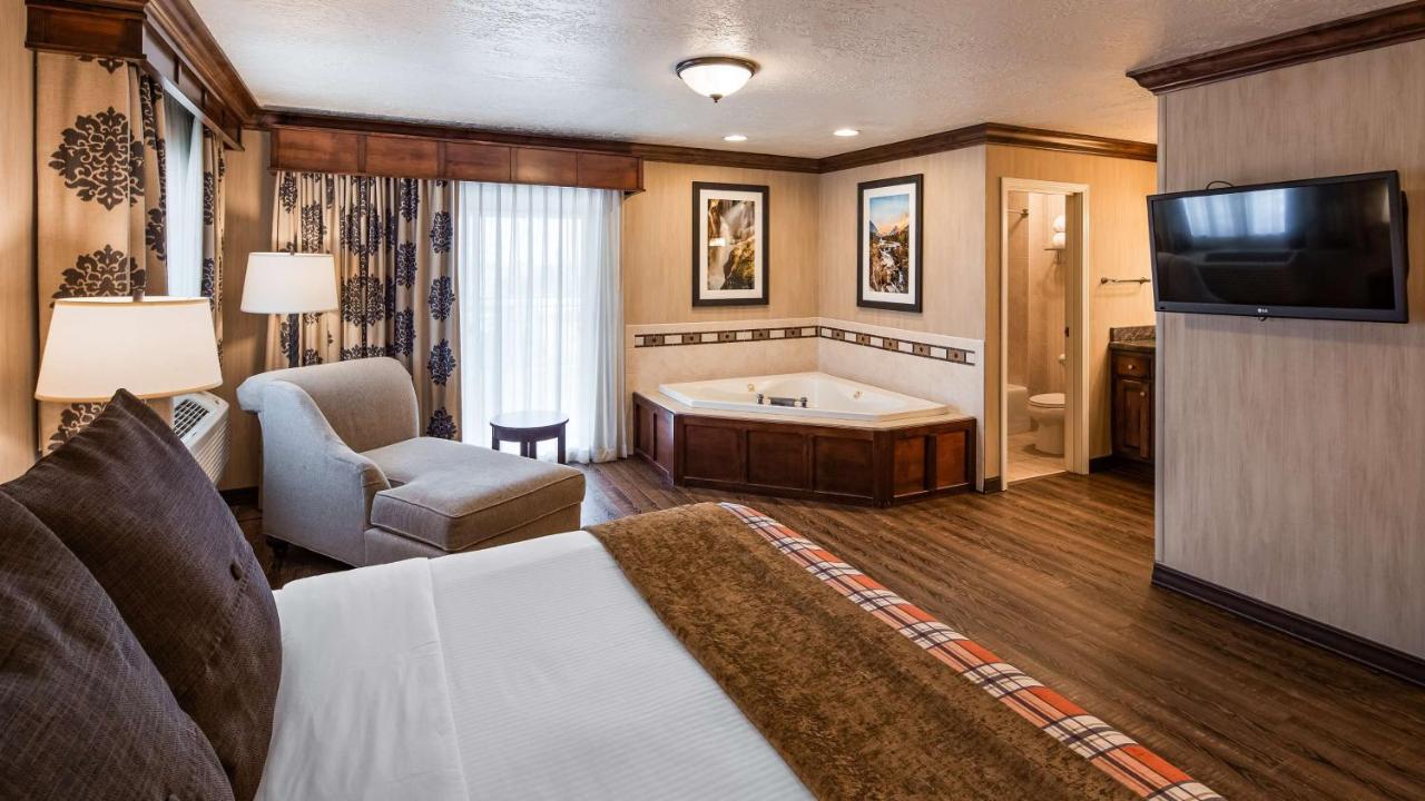 King Room with Spa Bath - Non-Smoking at Best Western Plus Flathead Lake Inn And Suites